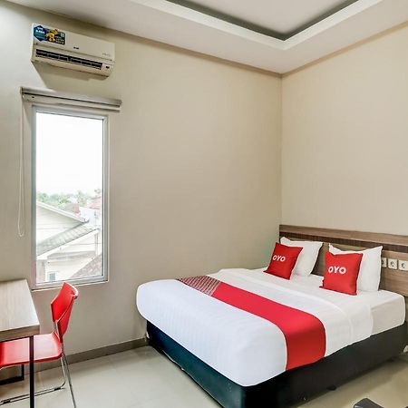 Oyo 90986 Hotel Srikandi Adisucipto Kalasan Exterior photo