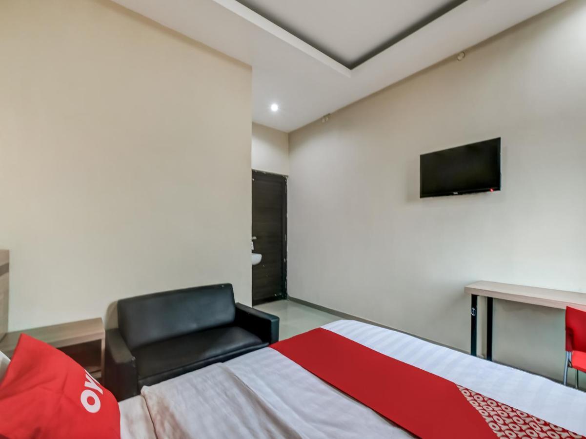 Oyo 90986 Hotel Srikandi Adisucipto Kalasan Exterior photo