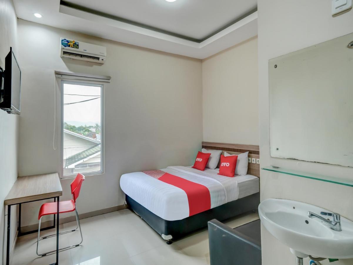 Oyo 90986 Hotel Srikandi Adisucipto Kalasan Exterior photo