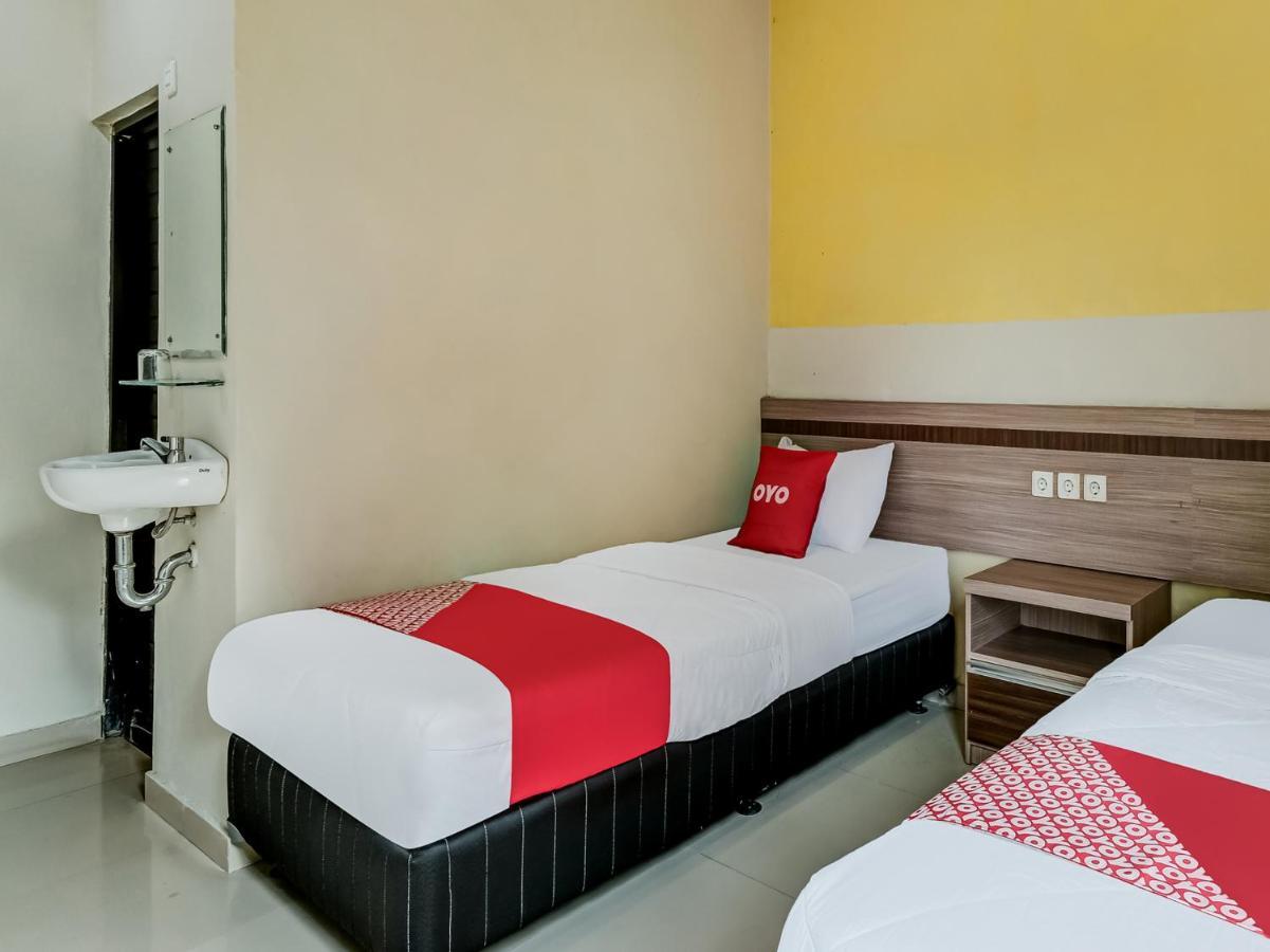 Oyo 90986 Hotel Srikandi Adisucipto Kalasan Exterior photo