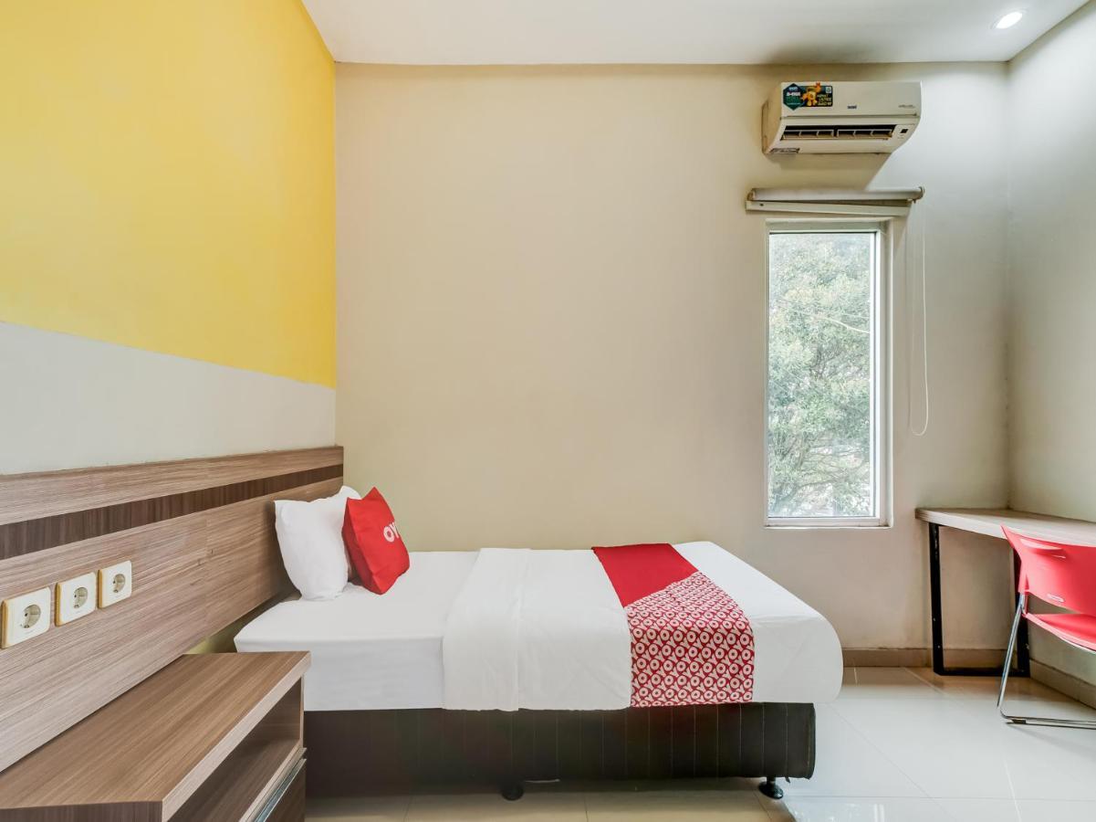 Oyo 90986 Hotel Srikandi Adisucipto Kalasan Exterior photo