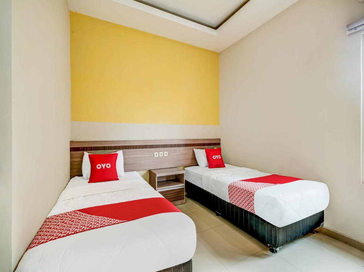 Oyo 90986 Hotel Srikandi Adisucipto Kalasan Exterior photo
