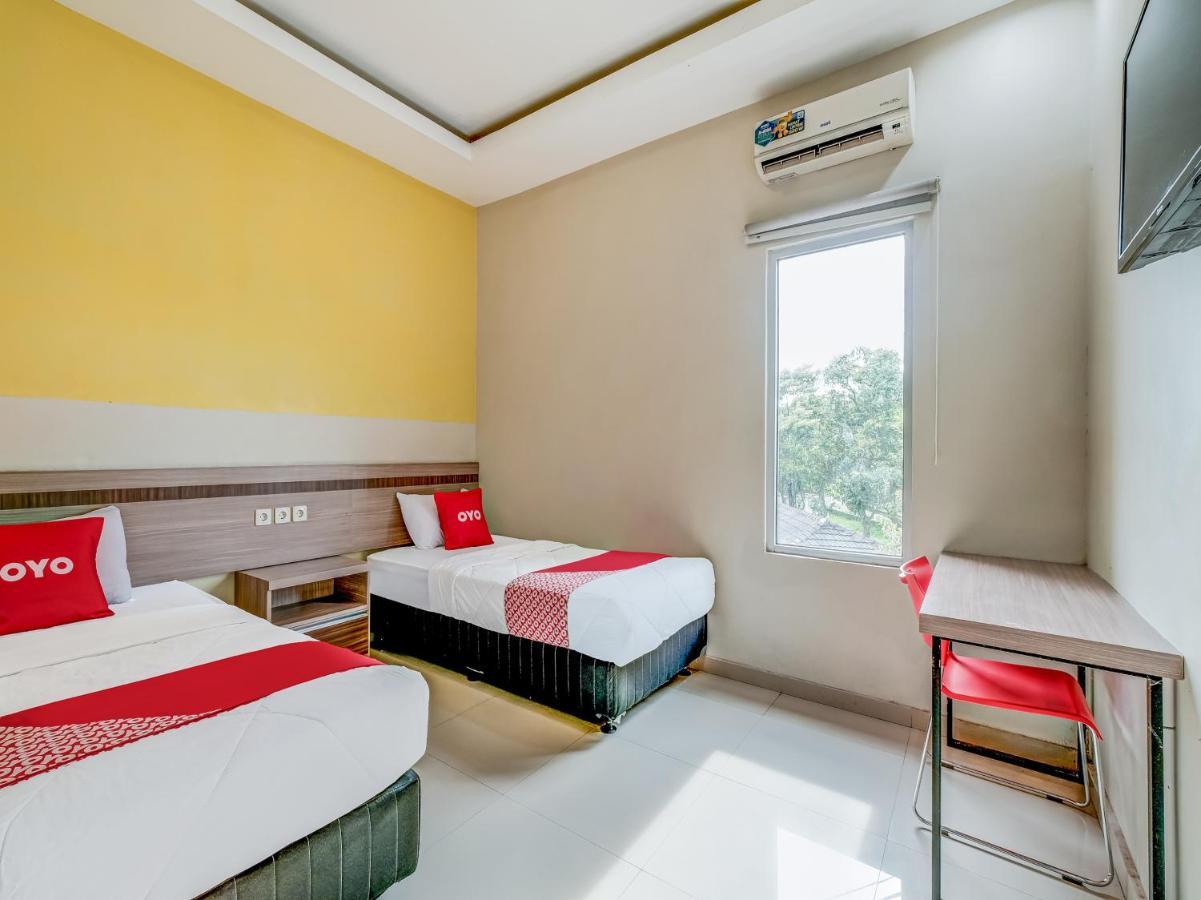 Oyo 90986 Hotel Srikandi Adisucipto Kalasan Exterior photo
