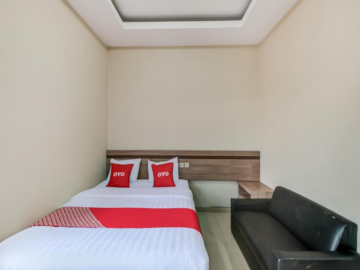 Oyo 90986 Hotel Srikandi Adisucipto Kalasan Exterior photo