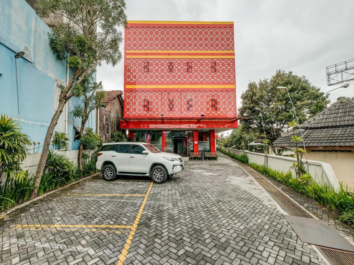 Oyo 90986 Hotel Srikandi Adisucipto Kalasan Exterior photo