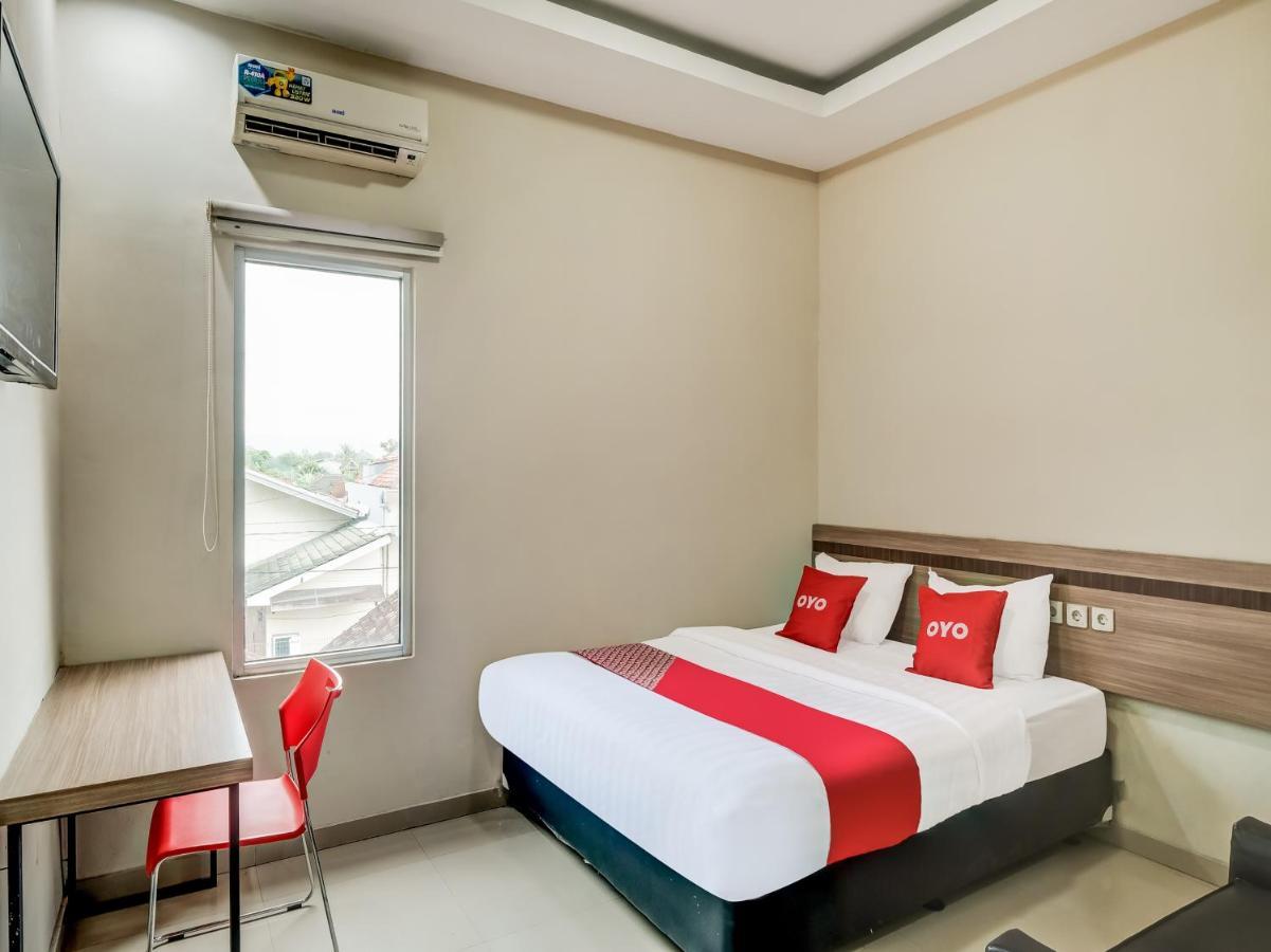 Oyo 90986 Hotel Srikandi Adisucipto Kalasan Exterior photo