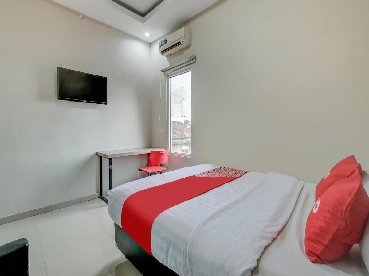 Oyo 90986 Hotel Srikandi Adisucipto Kalasan Exterior photo